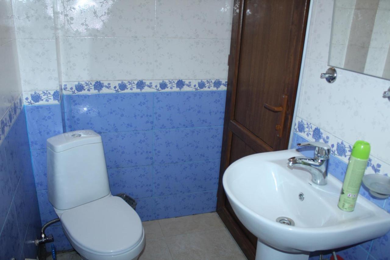 Roza Guesthouse Kazbegi Exterior photo