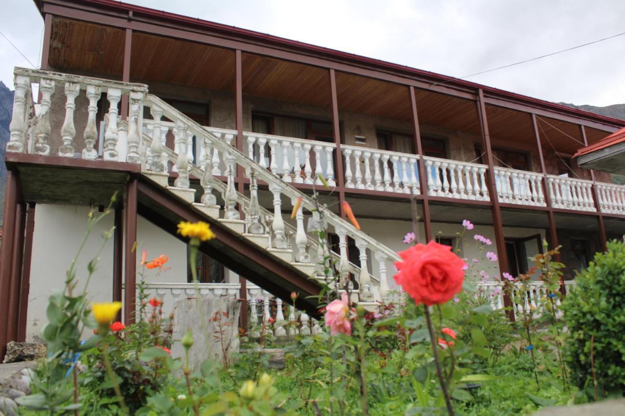 Roza Guesthouse Kazbegi Exterior photo
