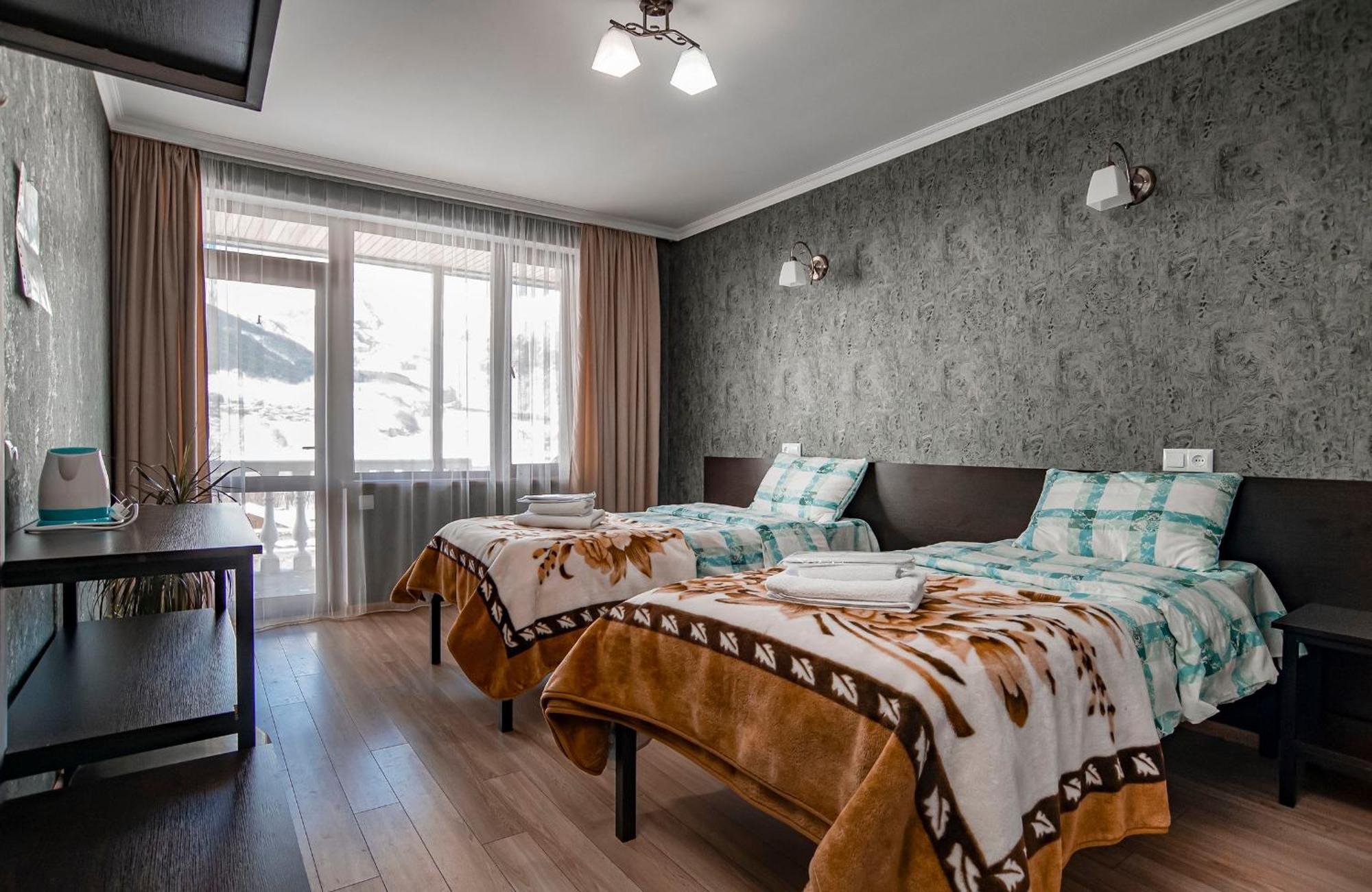 Roza Guesthouse Kazbegi Exterior photo