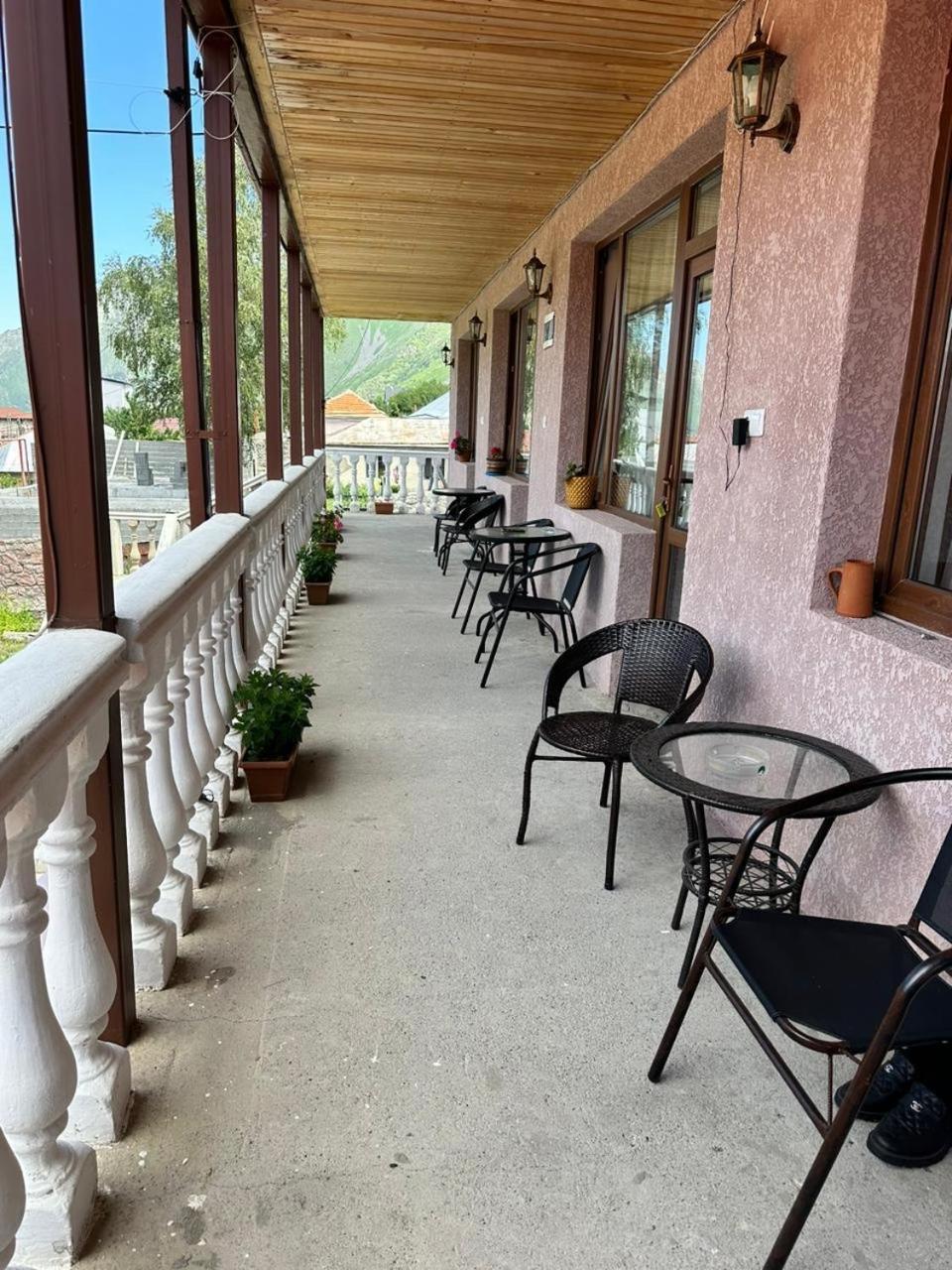 Roza Guesthouse Kazbegi Exterior photo