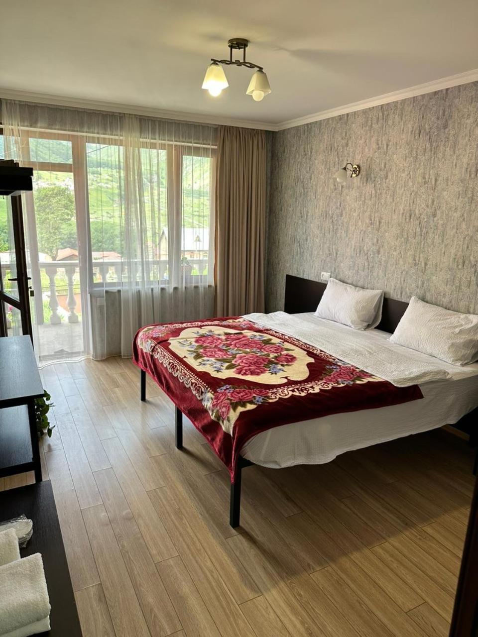 Roza Guesthouse Kazbegi Exterior photo