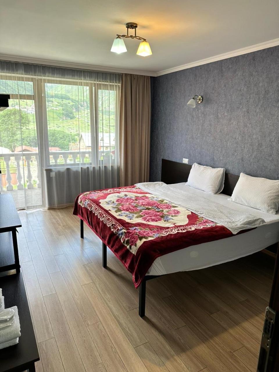 Roza Guesthouse Kazbegi Exterior photo