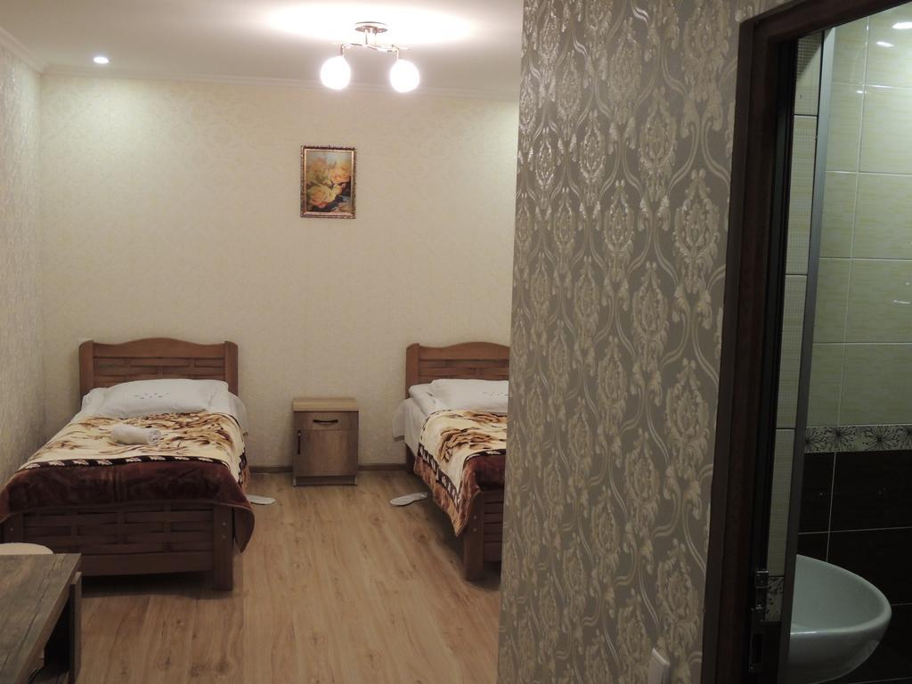 Roza Guesthouse Kazbegi Exterior photo