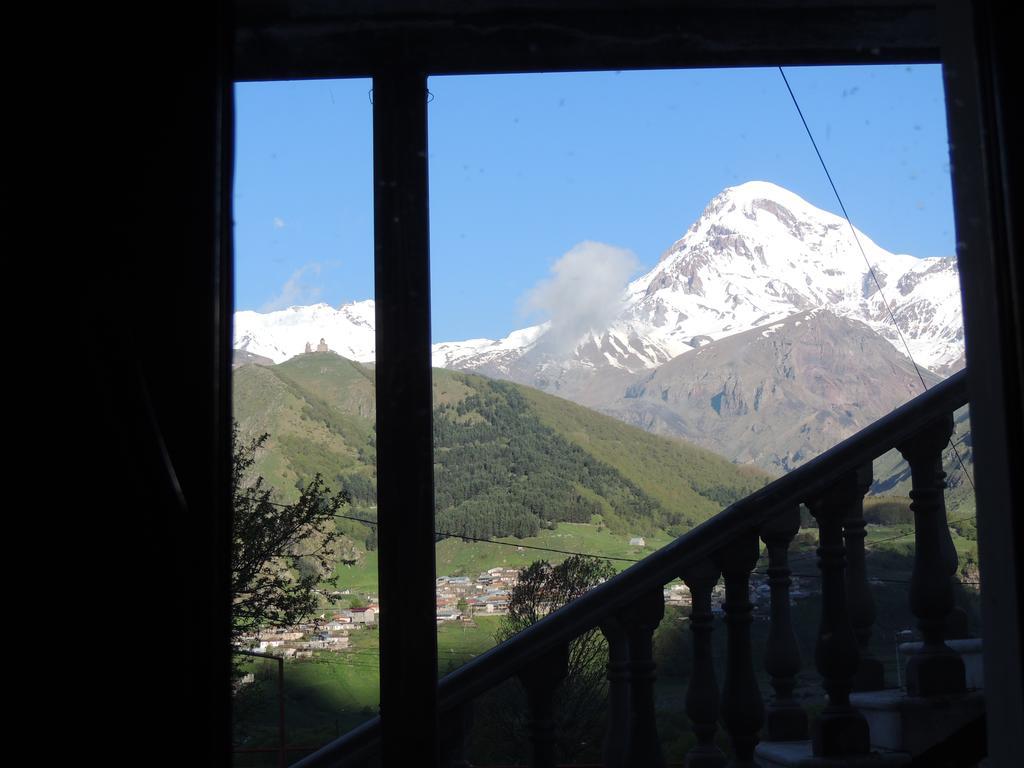 Roza Guesthouse Kazbegi Exterior photo
